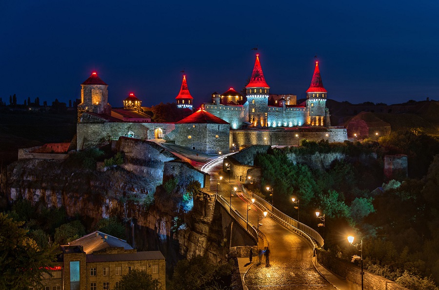 The Kamianets-Podilskyi Castle is a medieval fortress that dates
              back to the 14th-century. It features 7 of its 12 original
              fortification towers and is one of the most spectacular
              fortifications in Europe. It’s a beautifully maintained piece of
              the past and one of the most historical places to visit in
              Ukraine.