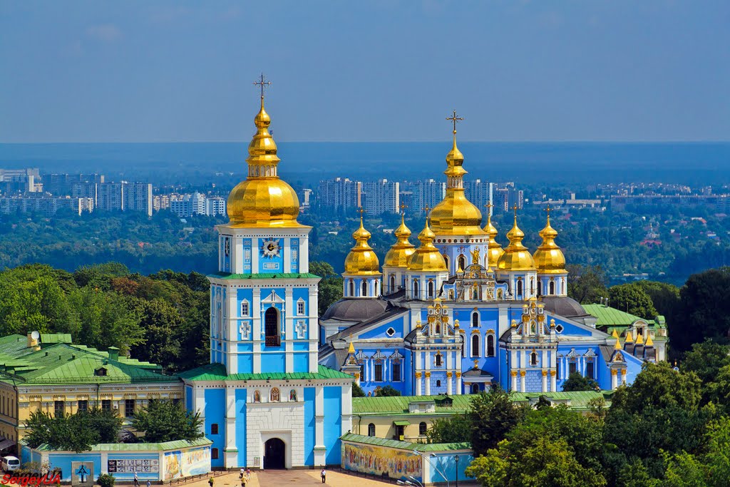 Built in the 90s, it is a remake of the destroyed St.
              Michael's Cathedral, which stood on the territory of the oldest
              monastery of Kyivan Rus for over eight centuries. Today, the St.
              Michael's monastic complex includes, along with the rebuilt
              cathedral, a refectory with the Church of St. John the Divine and
              a bell tower, created in the 18th century.